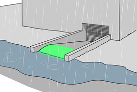 Un monticule devant l'entrée protège le garage souterrain contre les inondations.